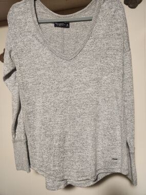 Abercrombie & Fitch Light Gray Heather V-Neck Sweatshirt
